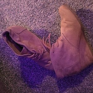 Wedge dress boot